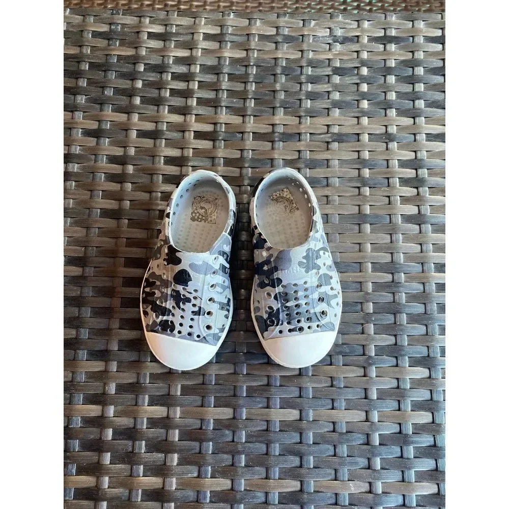Native Jeffersons children’s size 7